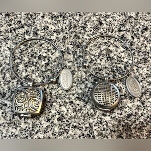 YANKEE CANDLE Charming Scents Car Air Freshener Locket/Bangle SET OF 2